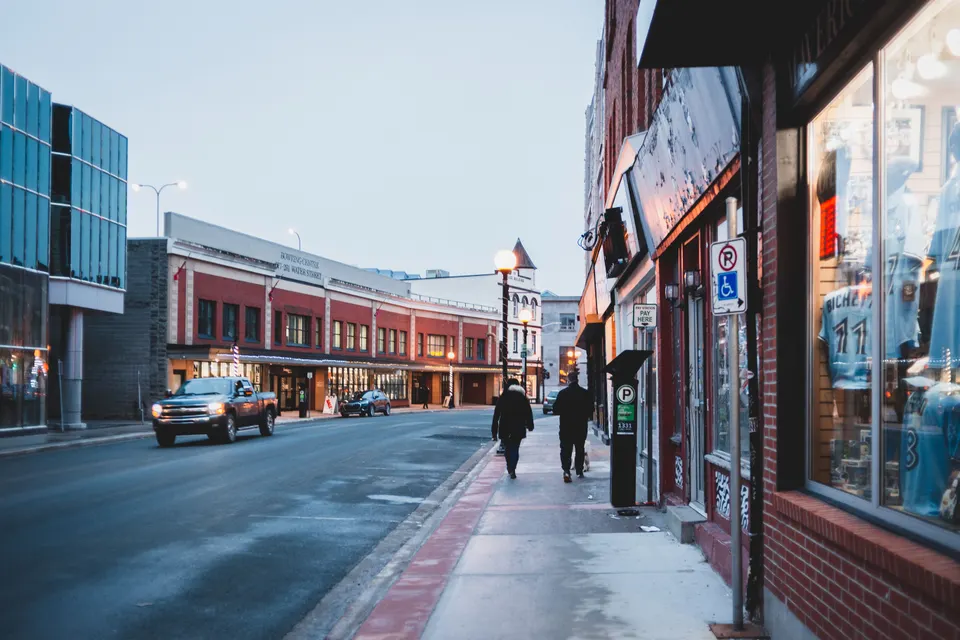 Exploring Woodmere and the West Bank with Confidence in Woodmere